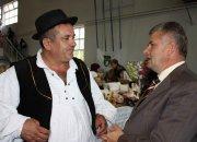 Poznati Veličanin Stanko Raguž, u slavonskoj nošnji, i požeško-slavonski župan Aladrović